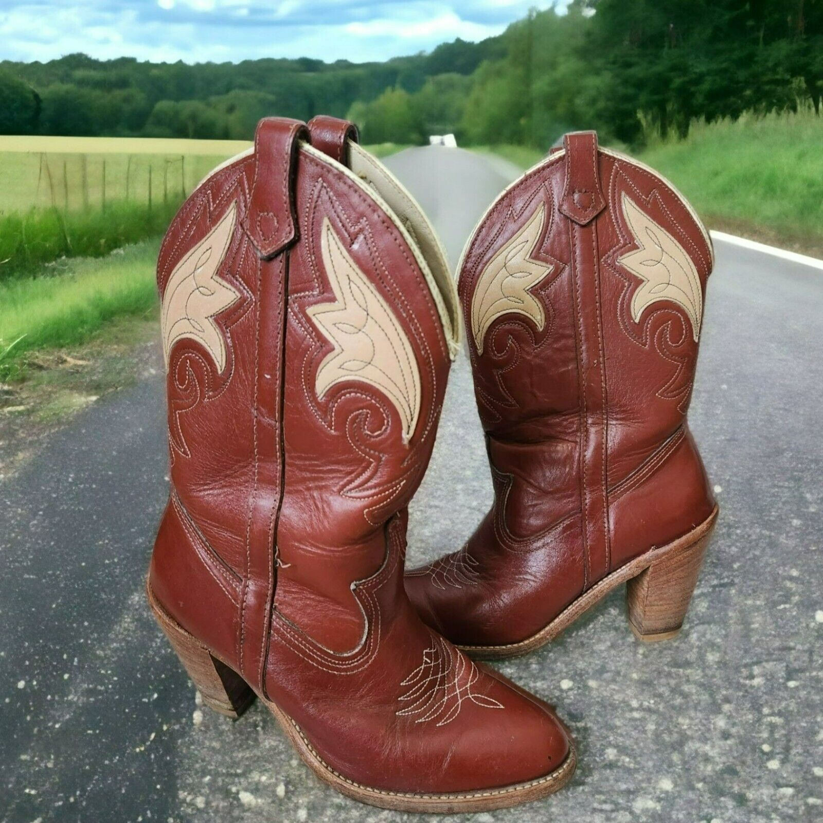 Primary image for Dingo Country Western Cowgirl Core Brown Leather Boots Vtg 70s Ladies 6.5 USA