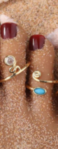 Swirl gold stone toe ring set - €10,31 EUR
