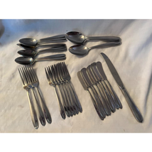 Vintage Wallace Stainless 35 Piece Partial Set - £34.17 GBP