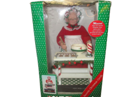 Vintage 1995 Animated Musical Holiday Scene Mrs. Claus with Wood Spoon a... - £37.65 GBP