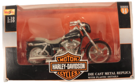 Maisto 1:18 Harley-Davidson Series 14 2002 FXDWG CVO Custom Motorcycle - €11,36 EUR