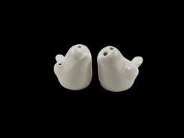 Ceramic Love Birds Mini Salt &amp; Pepper Shakers Set - $73.76 MXN