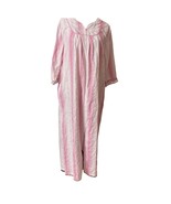 Vintage CW Classics Women&#39;s Sz M Pink White Robe Embroidery Granny House... - $34.13 CAD