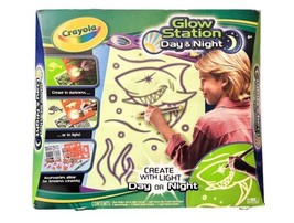 BRAND NEW 2010 Crayola Glow in the Dark Station Day &amp; Night Create with Light - £31.59 GBP