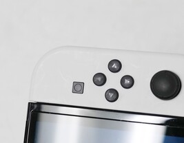 Nintendo Switch OLED HEG-001 Handheld Console 64GB - White image 4