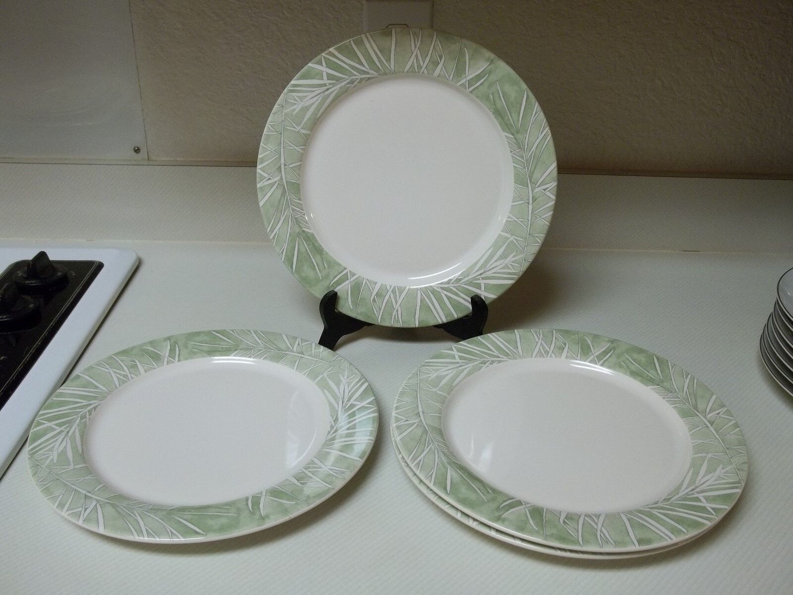 Primary image for Pfaltzgraff Stoneware ~ Set of 4 Dinner Plates Leaf Pattern 11 Inch