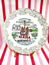 Beautiful Mid Century Alaska Ceramic Souvenir Large 9-1/4&quot; Plate FuN Graphics! - £7.90 GBP