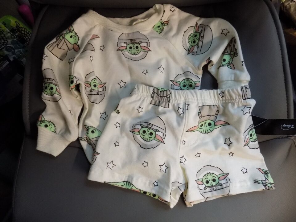 Star Wars Baby Yoda Lightweight Pullover LS &amp; Shorts Set Size 12 Months NEW - $26.39