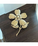 Large Vintage Gold Tone Flower Faux Pearl Brooch Leaves Fifties Easter E... - $331.76 MXN