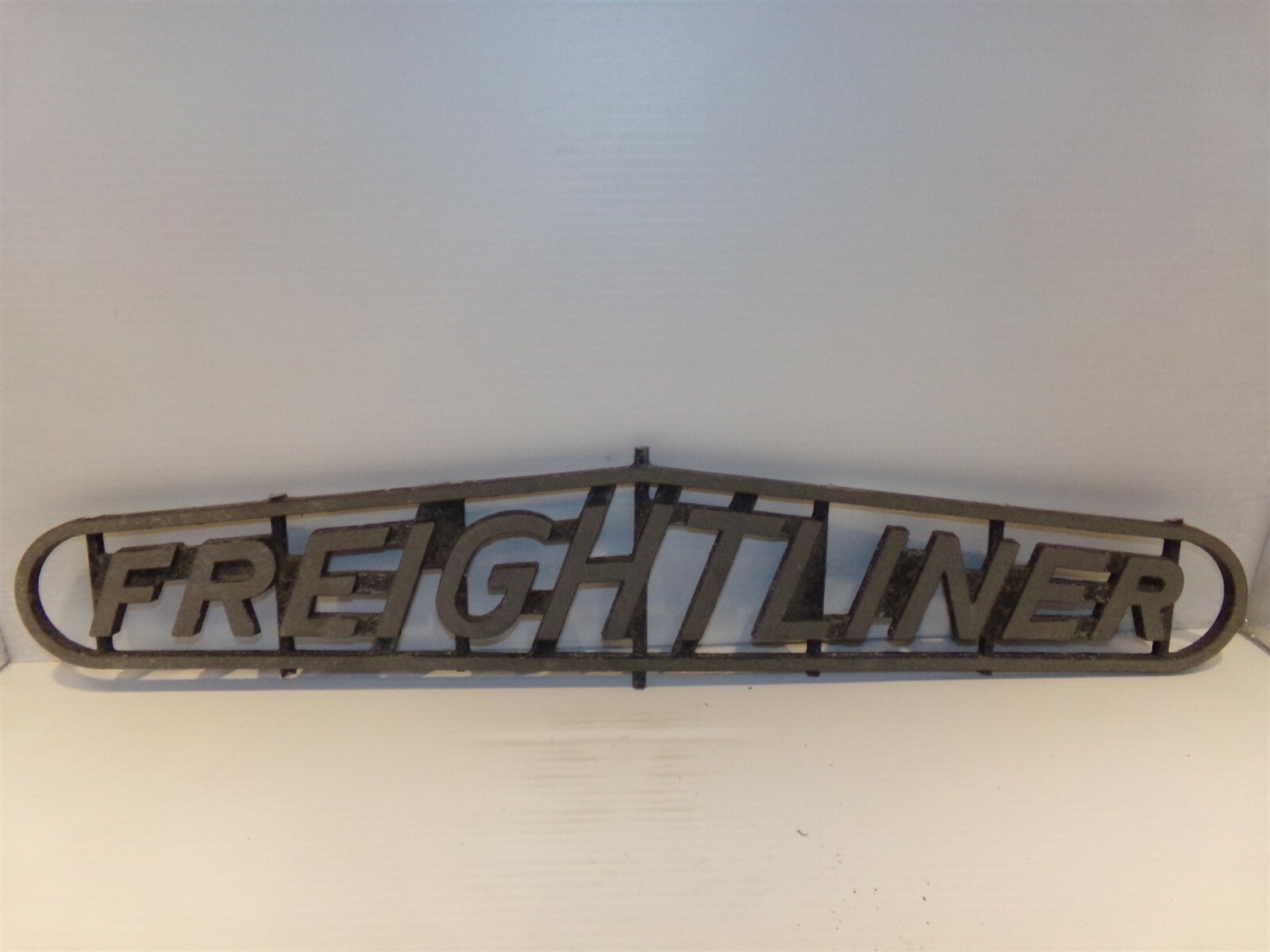 Freightliner Emblem 18-16466-E  - $112.48
