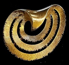 Vintage JJ Jonette Brooch MCM Abstract Swirl Matte &amp; Polished Gold Tone Finish - £16.96 GBP
