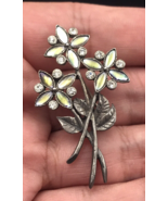 Vintage 1928 Jewelry Silver Tone Flowers w/ Green Rhinestone Petals Broo... - £8.29 GBP