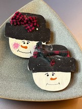 Lot of Painted Man &amp; Woman Wood Snowman Head w Fabric Accents Holiday Pin Brooch - £9.02 GBP