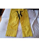 BRIGHT YELLOW DOUBLE XLARGE FELT COLLARED SEVEN BUTTON WET RAIN SUIT - $349.05 MXN