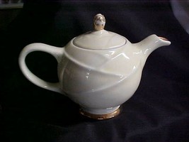 Vintage 1950&#39;s Hall Pottery Yellow 6 cup Apple Teapot No Chips Model 0218 - £54.27 GBP