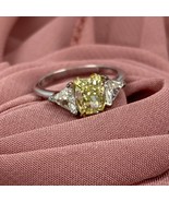 3 Pietra GIA Certificato 2.13 Cuscino CT Luce Giallo Anello Diamante 18k... - €9.005,85 EUR