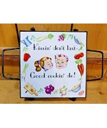 Lefton Metal Ceramic Trivet-Kissin&#39; don&#39;t last Good cookin&#39; do! Vintage ... - $41.25