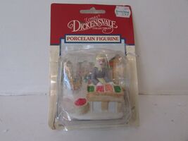 LEMAX 12020 PORCELAIN LADY WITH FRUIT STAND 2.5&quot;  L134 - $122.50 MXN