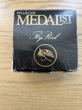 VINTAGE PFLUEGER MEDALIST 1594 1/2 FLY REEL BOX ( BOX ONLY) - $202.33 MXN