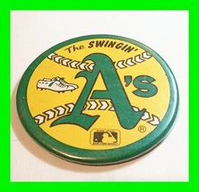 Official MLB Vintage Oakland A&#39;s Baseball Green And Yellow Pin Back Button - £15.56 GBP