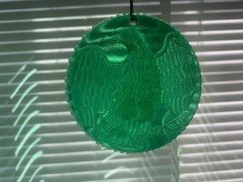 Vintage American Eagle Suncatcher Medallion 3.5 Green Glass - $132.30 MXN