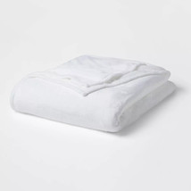 Solid Plush Bed Blanket, Full/Queen, True White - $276.61 MXN