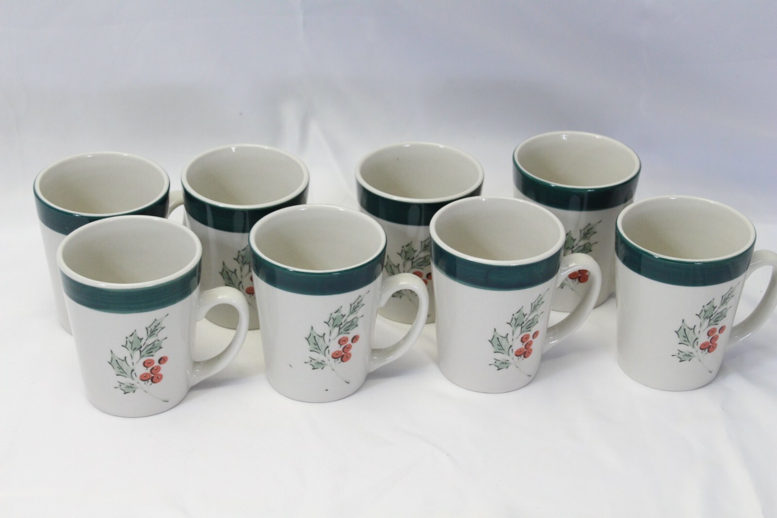 Everyday Gibson Holly Accent Christmas Holiday Mugs  Lot of 8  Xmas - $26.45