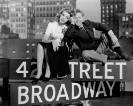 Babes on Broadway 1941 Judy Garland Mickey Rooney atop New York sign 16x20 poste - £19.65 GBP