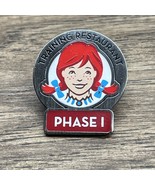 Wendy&#39;s Phase I Training Restaurant Employee Lapel Pin Fast Food KG JD - $276.61 MXN