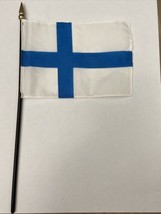 New Finland Mini Desk Flag - Black Wood Stick Gold Top 4” X 6” - £3.99 GBP