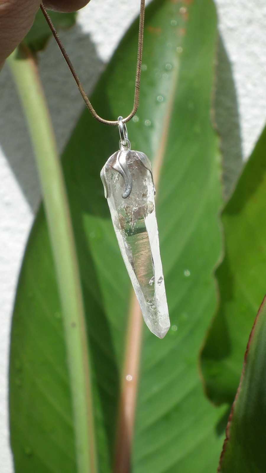 Uv reactive crystal pendant // Petroleum quartz // Terminated quartz - $28.47+