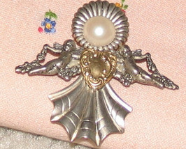 Vintage Costume Jewelry Goldtone Angel Pin - £4.62 GBP