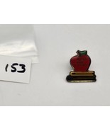 I Make The Difference Teacher Apple School Books Vintage Lapel Pin - $9.99
