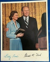 Gerald and Betty Ford Signed Color Photo 8x10 President First Lady No COA - £45.49 GBP