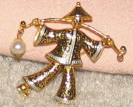 Vintage Costume Jewelry Goldtone Asian Person Pin - $5.29
