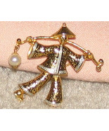 Vintage Costume Jewelry Goldtone Asian Person Pin - $7.25 CAD