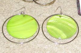 Vintage Green &amp; Silvertone 2&quot; Hoop Earrings - £3.96 GBP