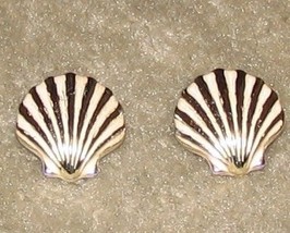 Vintage Costume Jewelry Goldtone &amp; White Shell Clip On Earri - $5.40 CAD