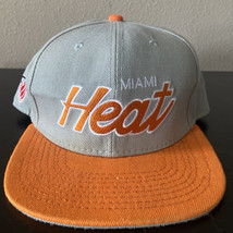 Mitchell &amp; Ness Miami Heat NBA Flat Script Hardwood Classics Snapback Hat - £15.67 GBP