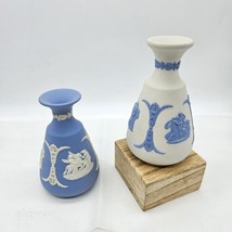 Pair Of Wedgwood Jasperware Small Bud Vases Blue White Cameos 5&quot; England - $31.91