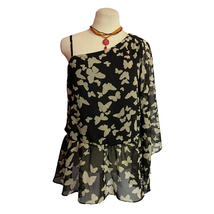 Cecico Butterfly Top Size M - $24.75
