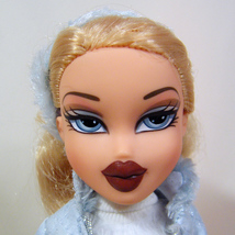 Bratz Style It! CLOE Redressed in Winter Girlz, Wonderland &amp; Step Out Shoes - £15.69 GBP