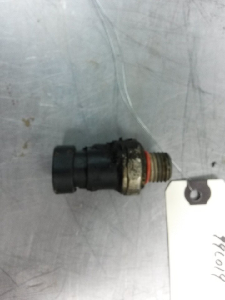 Engine Oil Pressure Sensor For 07-08 GMC Acadia  3.6 12611588 - $19.75