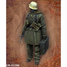 1/35 Resin Model Kit German Soldier Infantryman WW2 Unpainted 043 - £6.86 GBP