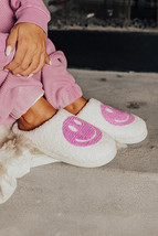 Pink Smile Face Print Non-slip Plush Slippers - $157.84 MXN