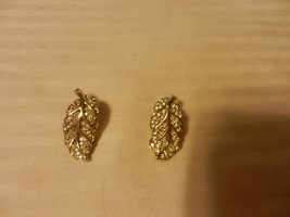 Gorgeous Leaf Shape Clear Rhinestone Gold Tone Clip on Earrings  - £29.62 GBP