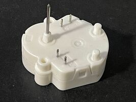 Instrument panel dash cluster small gauge drive motor 6405R407 white - €5,15 EUR