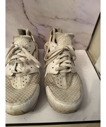 Size 10 - Nike Air Huarache Triple White - $658.58 MXN