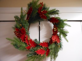 Transpac &quot;Red Poinsettias Gold Berries Straw Back Christmas Wreath 24&quot; NWT - $608.03 MXN