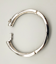 Vintage Monet Bracelet Hinged Silver Tone Has Clasp No Chain 6.25&quot; Bangle - £7.08 GBP